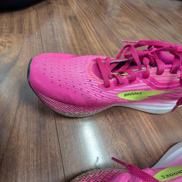 Brooks Women's Pink and Green Athletic Shoes - Picture 8 of 12